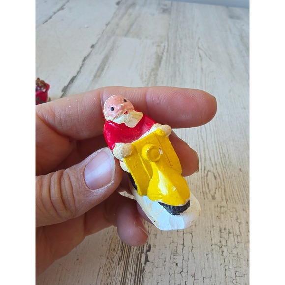 Vintage Santa scooter Vespa England figurine Xmas village decor sleigh - Picture 5 of 10